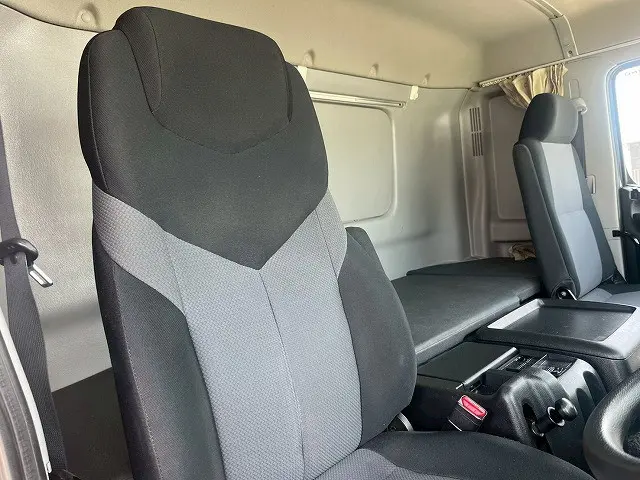 日野 プロフィア QKG-FR1EXBG(6x2)の写真18