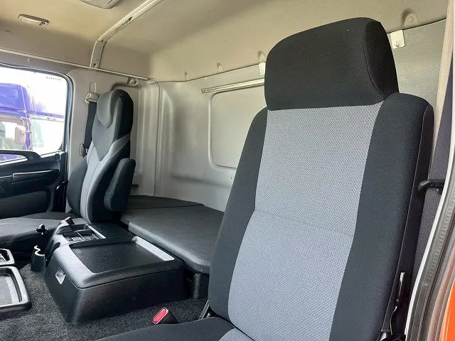 日野 プロフィア QKG-FR1EXBG(6x2)の写真22