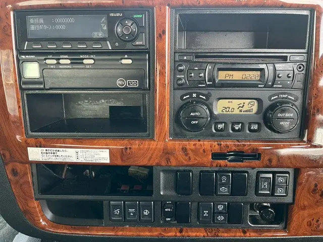 いすゞ ギガ QPG-CYJ77B(8x4)の写真28