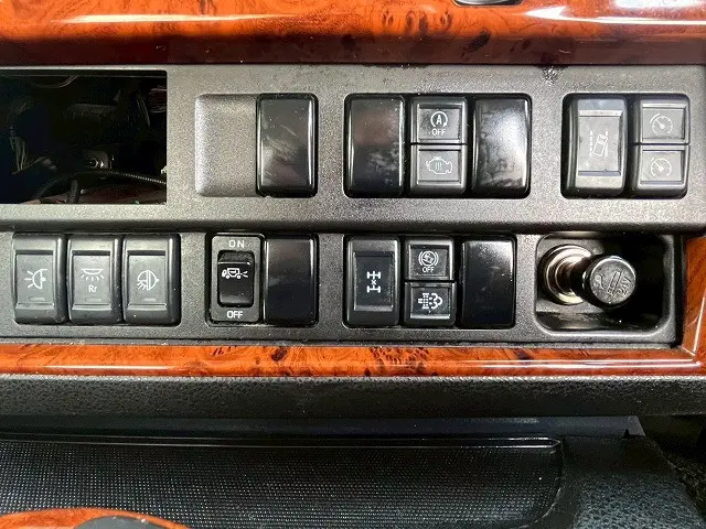いすゞ ギガ QPG-CYJ77B(8x4)の写真29