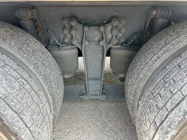 いすゞ ギガ QPG-CYJ77B(8x4)の写真42