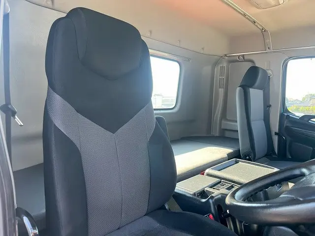 日野 プロフィア QDG-SS1EKDA(6x4)の写真17