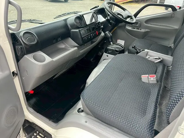 日野 デュトロ 2RG-XZC605M(2WD)の写真23