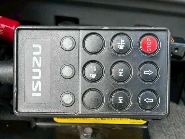 いすゞ ギガ QKG-CYJ77A(8x4)の写真34