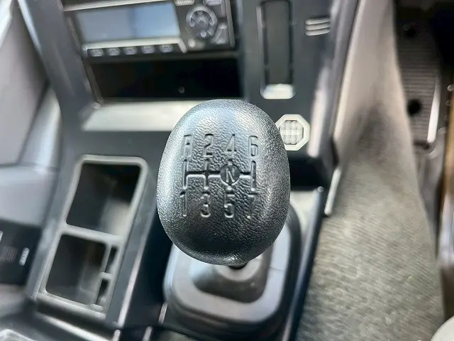 いすゞ ギガ QKG-CYJ77A(8x4)の写真37