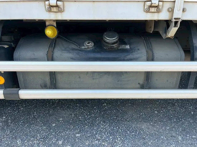 いすゞ ギガ QKG-CYJ77A(8x4)の写真39