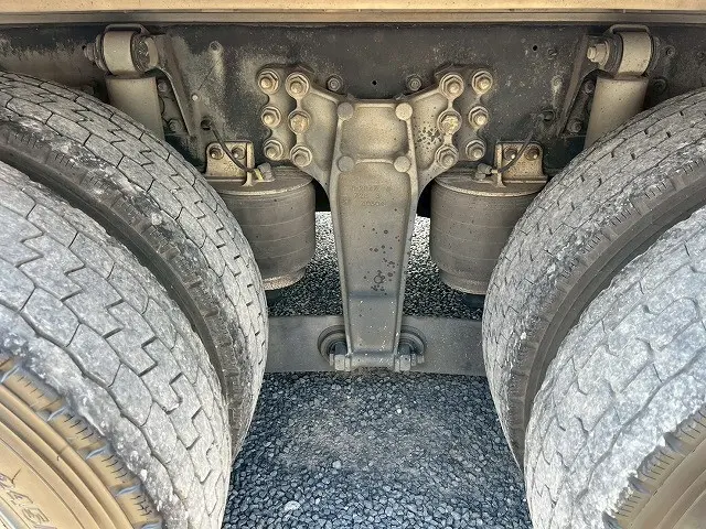 いすゞ ギガ QKG-CYJ77A(8x4)の写真45