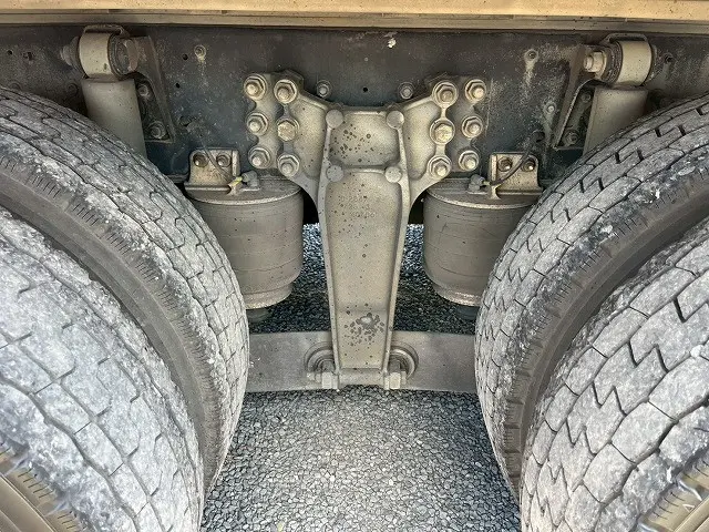 いすゞ ギガ QKG-CYJ77A(8x4)の写真46