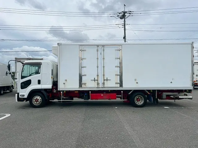 ベッド!240馬力!サイド観音扉!H30フォワード冷蔵冷凍車PG|いすゞ フォワード 2PG-FRR90T2(未入力/関係無)の写真9