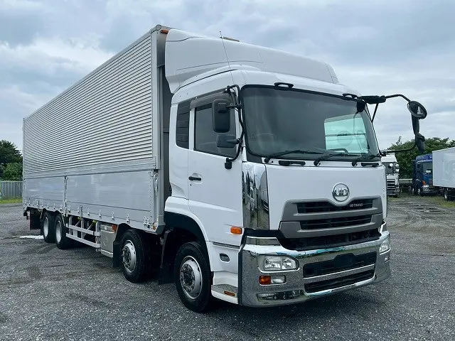 H27クオンアルミウイング 13.7トン積載 4軸低床2デフ|ＵＤ クオン QKG-CG5ZA(8x4)の写真4