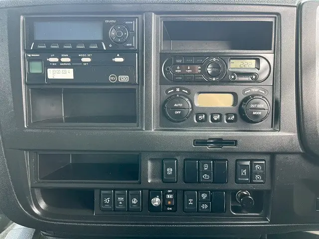 いすゞ ギガ 2PG-CYJ77C(8x4)の写真25