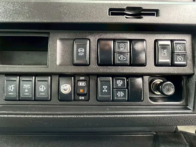 いすゞ ギガ 2PG-CYJ77C(8x4)の写真26