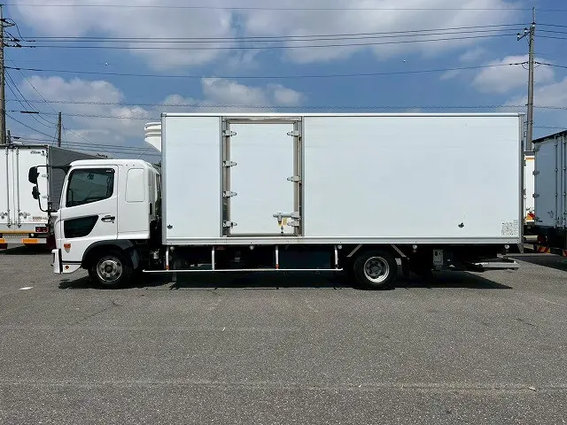 ワンオーナー 後輪エアサス ベッド付 R3レンジャー冷蔵冷凍車PG|日野 レンジャー 2KG-FD2ABG(未入力/関係無)の写真9