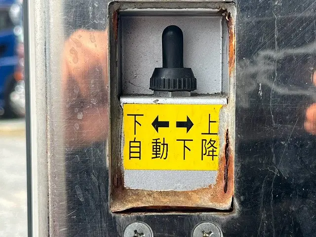 いすゞ ギガ QPG-CYJ77B(8x4)の写真16