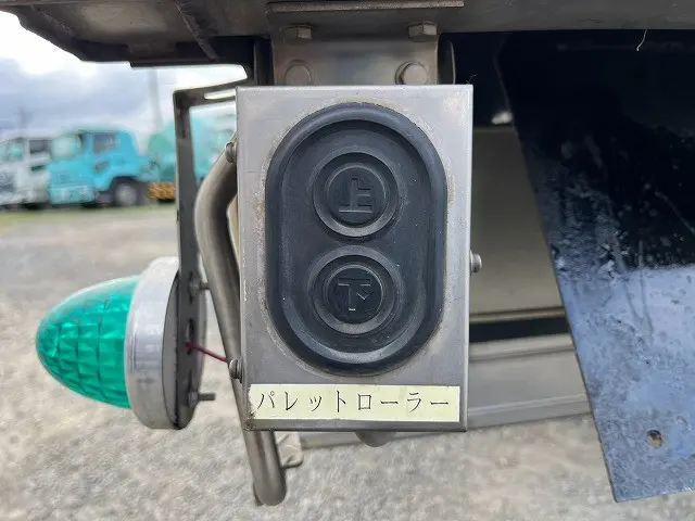 いすゞ ギガ QPG-CYJ77B(8x4)の写真17