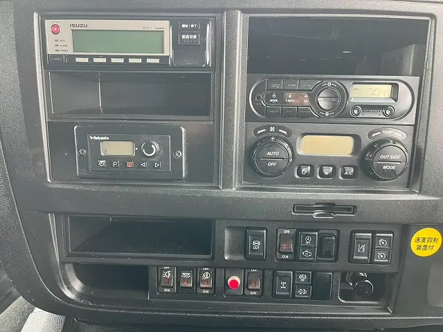いすゞ ギガ QPG-CYJ77B(8x4)の写真30