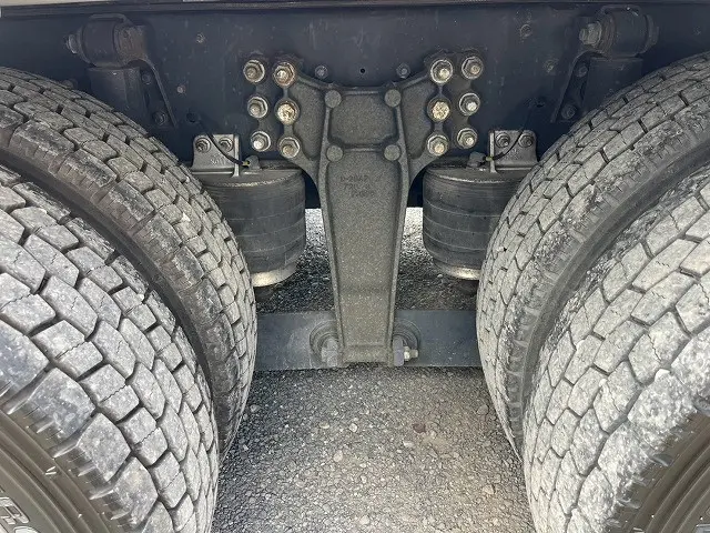 いすゞ ギガ QPG-CYJ77B(8x4)の写真45