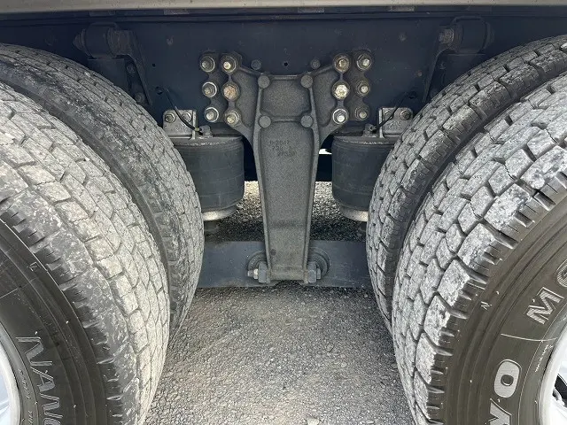 いすゞ ギガ QPG-CYJ77B(8x4)の写真46