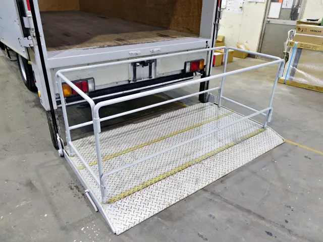 いすゞ エルフ TRG-NPR85AN(2WD)の写真5