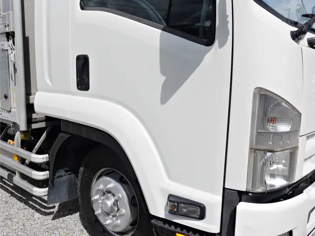いすゞ フォワード LKG-FTR90S2(2WD)の写真6