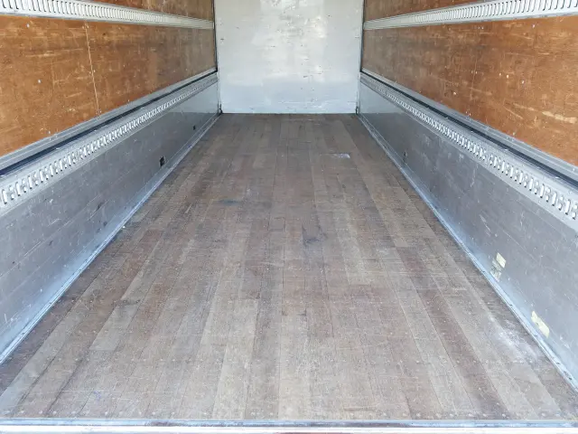 いすゞ フォワード LKG-FTR90S2(2WD)の写真17