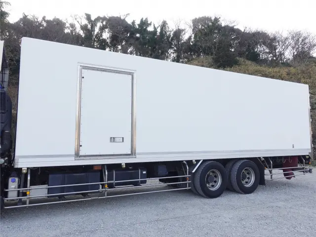 UD クオン QKG-CD5ZA(6x2)の写真13