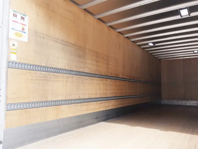 いすゞ フォワード TKG-FRR90T2(2WD)の写真14