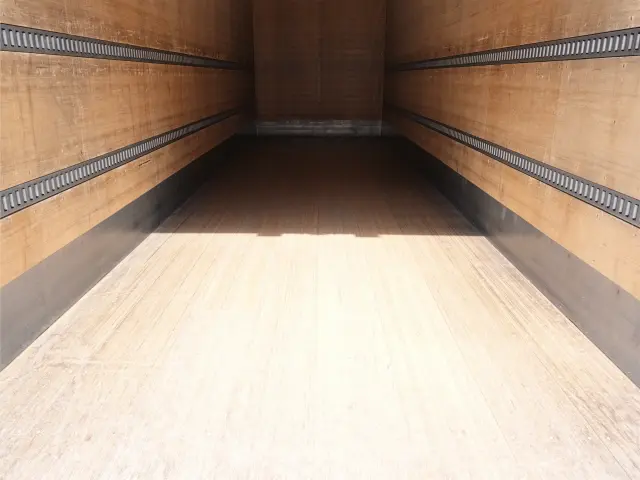 いすゞ フォワード TKG-FRR90T2(2WD)の写真17