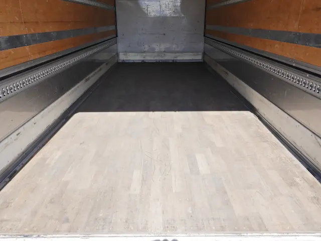 いすゞ フォワード 2RG-FRR90T2(2WD)の写真15