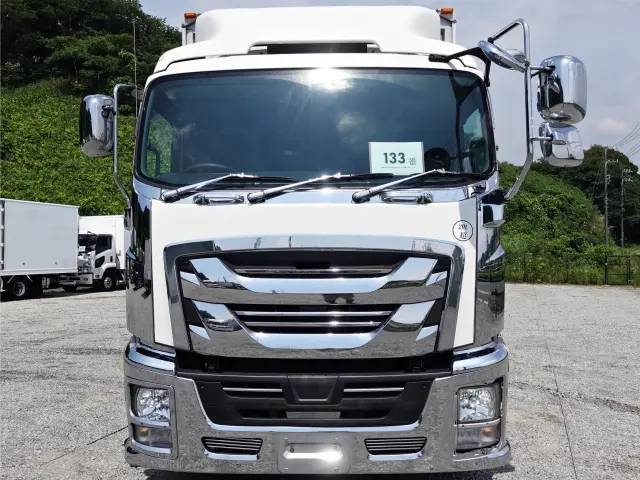 いすゞ ギガ QKG-CYJ77B(8x4)の写真3