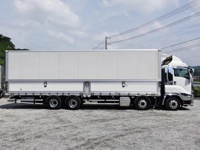 いすゞ ギガ QKG-CYJ77B(8x4)の写真6