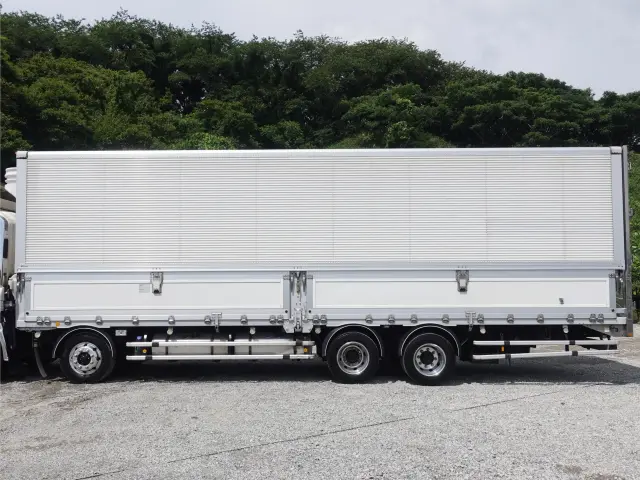 いすゞ ギガ QKG-CYJ77B(8x4)の写真8