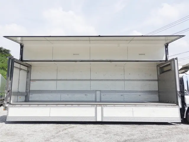 いすゞ ギガ QKG-CYJ77B(8x4)の写真11