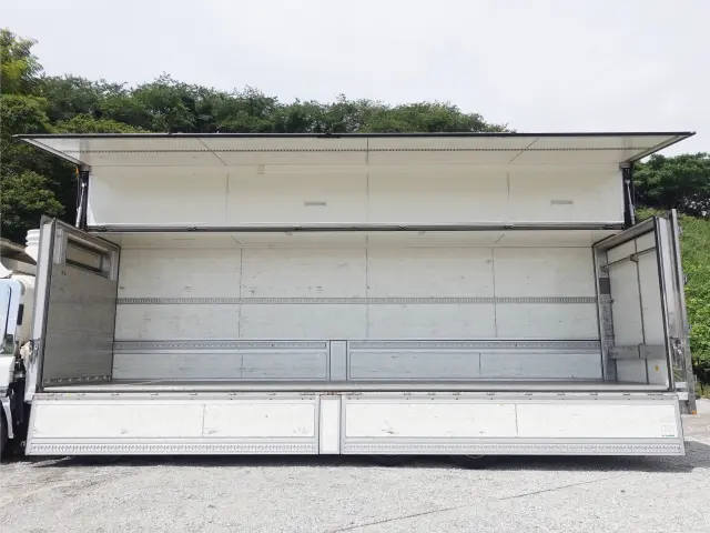 いすゞ ギガ QKG-CYJ77B(8x4)の写真12