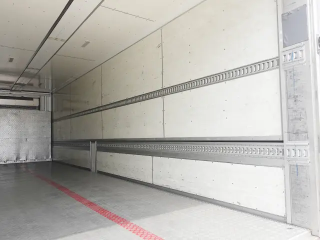 いすゞ ギガ QKG-CYJ77B(8x4)の写真15