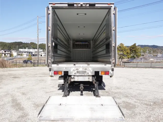 ＵＤ クオン QKG-CD5ZA(6x2)の写真15