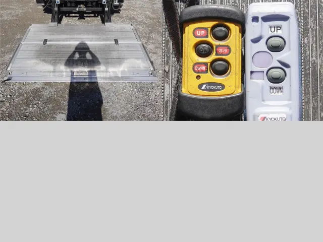 三菱 ファイター 2PG-FK74N(2WD)の写真10