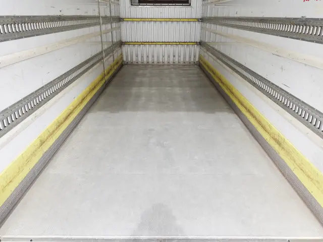 いすゞ フォワード SKG-FSR90T2(2WD)の写真16