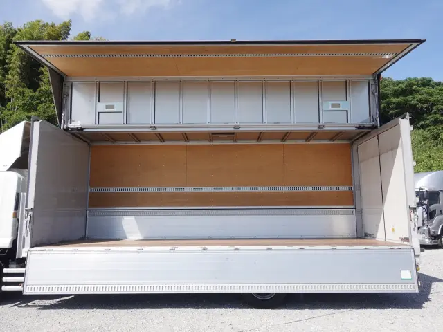 いすゞ フォワード QPG-FTR34S2(2WD)の写真9