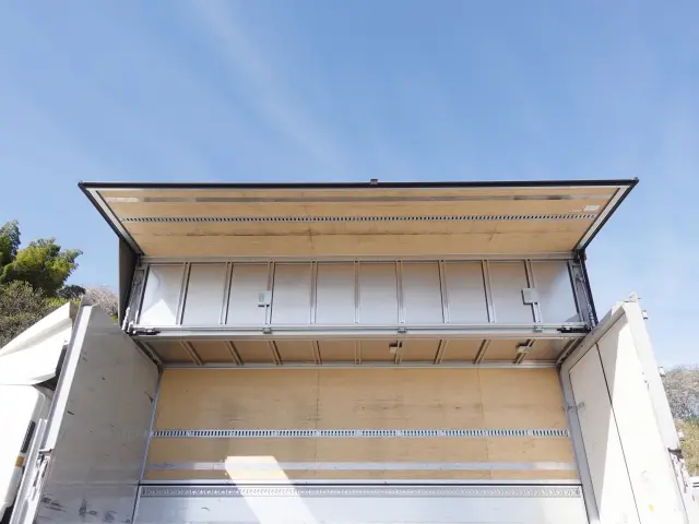 いすゞ フォワード 2RG-FRR90T2(2WD)の写真15