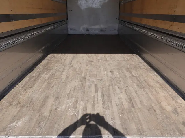 いすゞ フォワード 2RG-FRR90T2(2WD)の写真18