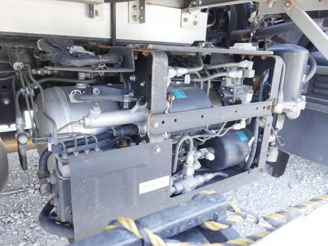 いすゞ フォワード 2RG-FRR90T2(2WD)の写真22