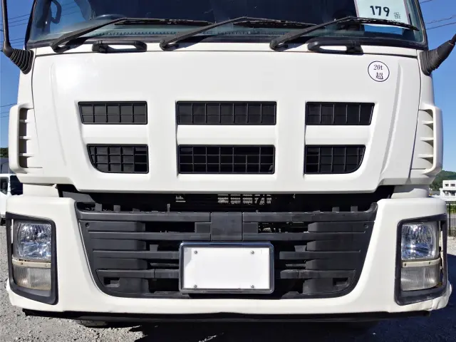 いすゞ ギガ QKG-CYZ77AM(6x2)の写真4