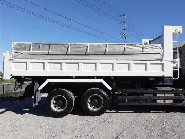 いすゞ ギガ QKG-CYZ77AM(6x2)の写真8