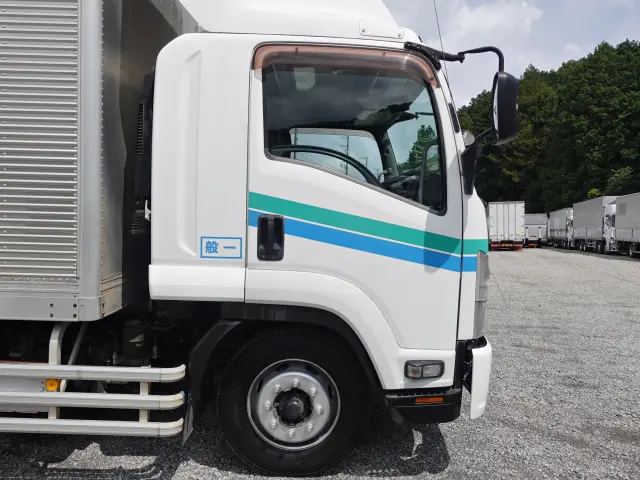 いすゞ フォワード LKG-FTR90T2(2WD)の写真4