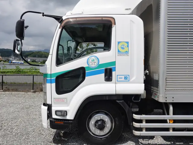 いすゞ フォワード LKG-FTR90T2(2WD)の写真8