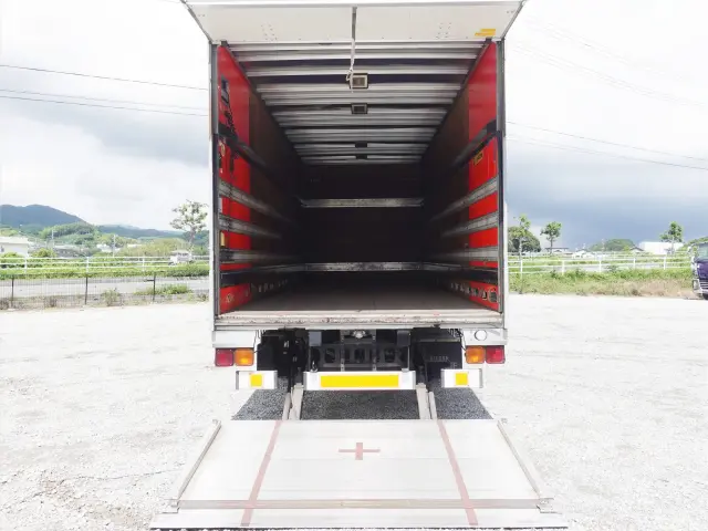 いすゞ フォワード LKG-FTR90T2(2WD)の写真9