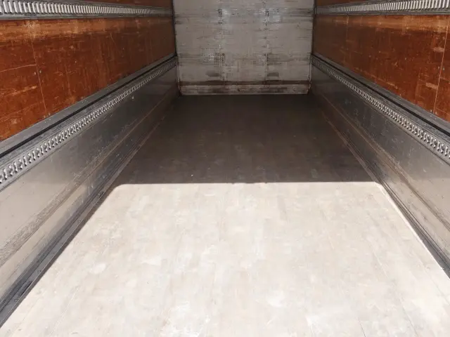 いすゞ フォワード TKG-FRR90S2(2WD)の写真11