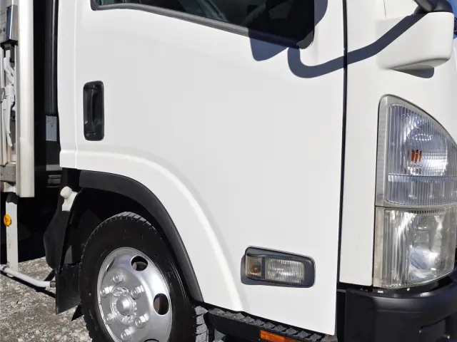 いすゞ エルフ BDG-NPR85AN(2WD)の写真6