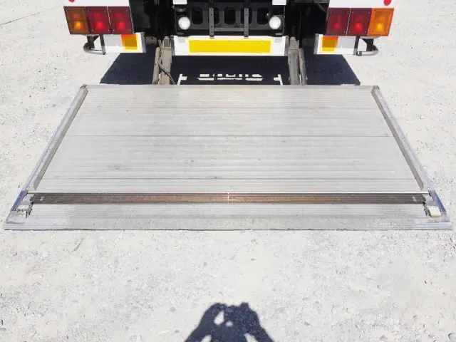 いすゞ フォワード PDG-FTR34T2(2WD)の写真15